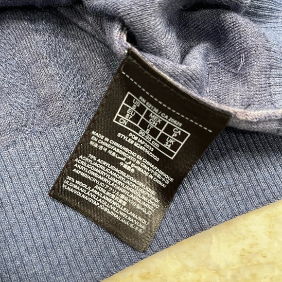 Guess Men’s Blue Gray V-Neck Cardigan Unique Dyed Look Size Small - Picture 9 of 10